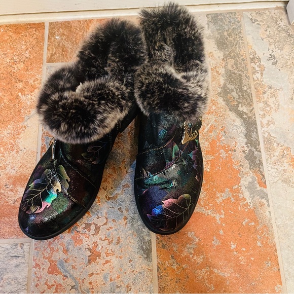 🥾NWOT! Fabulous HandMade Super Lady Star Arty Metallic & Fur Combat Style Boots - Picture 10 of 15